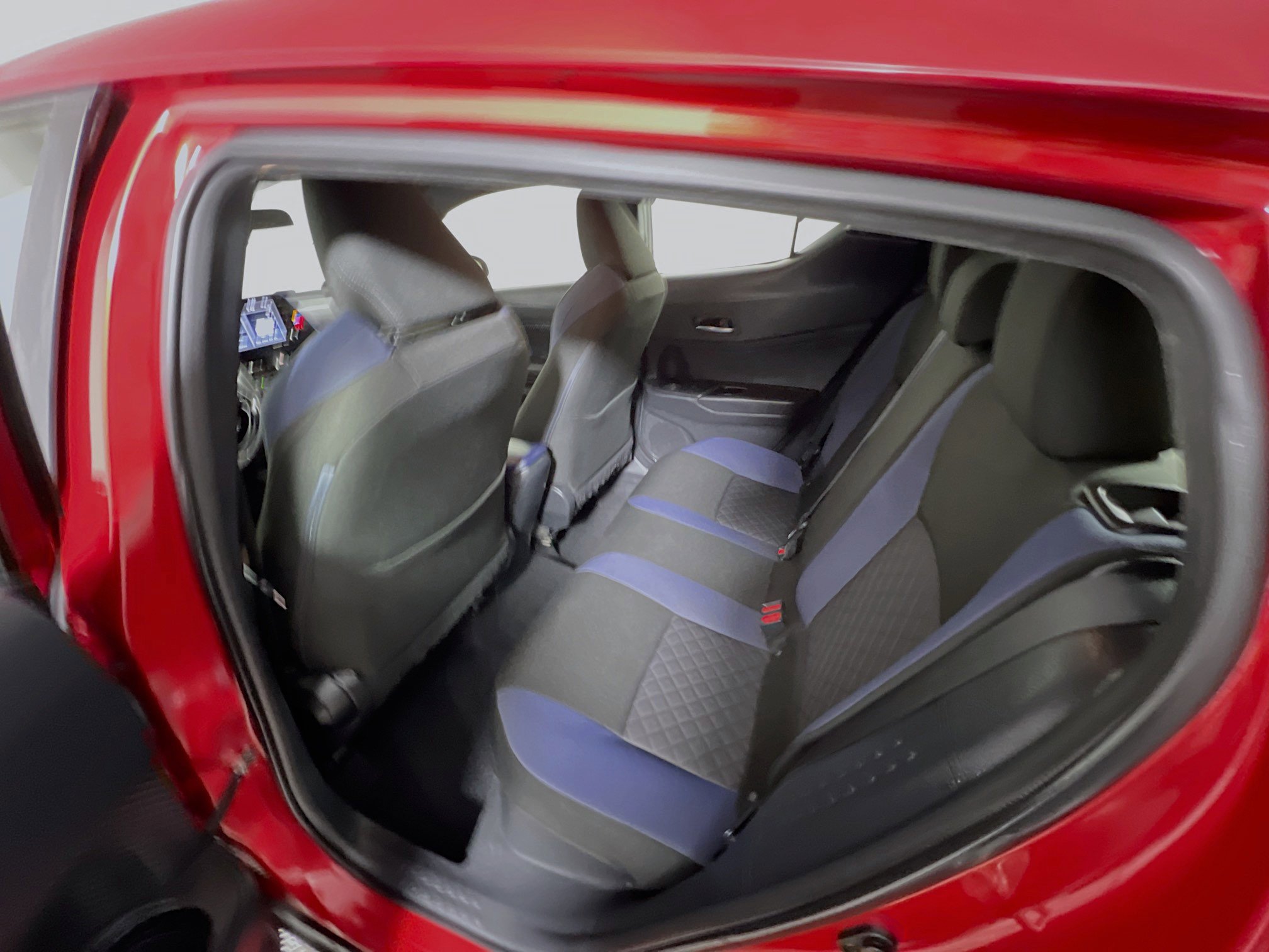 Used 2020 Toyota C-HR XLE image 29