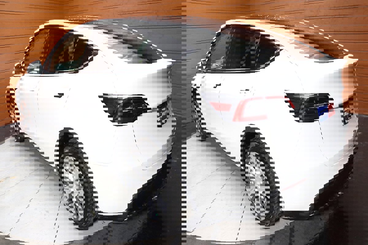 Used 2023 Tesla Model Y Long Range image 9