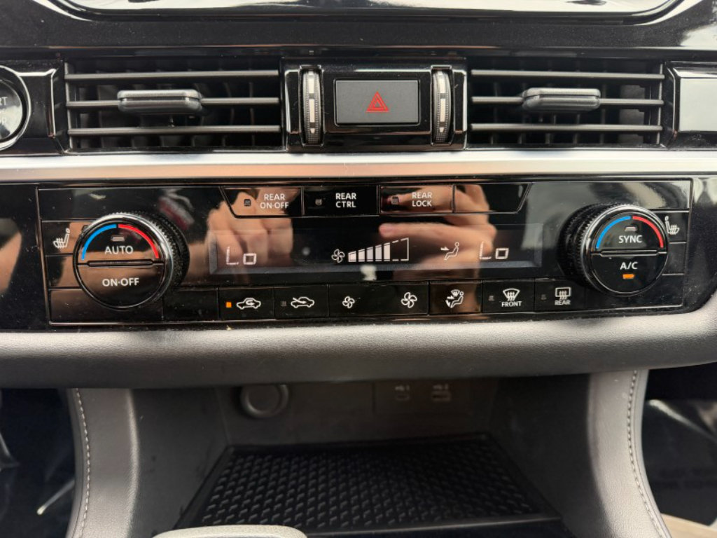 Used 2025 Nissan Pathfinder SV AWD/4WD image 25