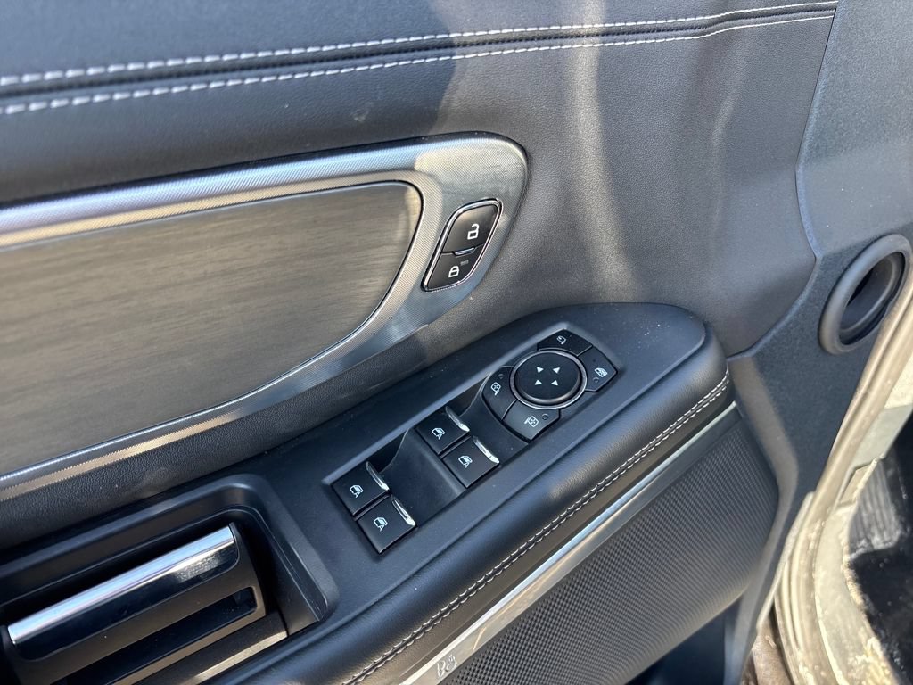 Used 2025 Ford Expedition Platinum AWD/4WD image 13