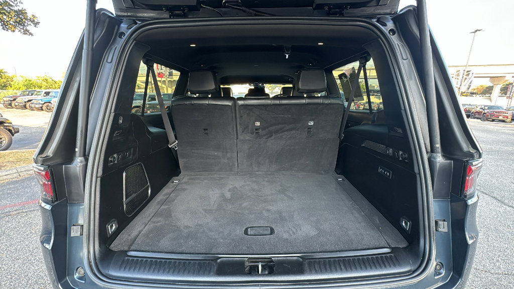 Used 2024 Jeep Wagoneer L Series II w/ Flexible Seating Group RWD image 20