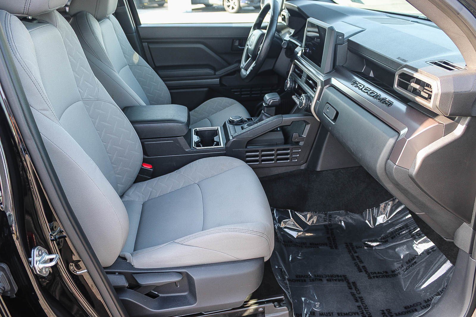 Used 2025 Toyota Tacoma SR5 AWD/4WD image 17