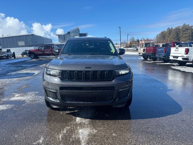 Used 2023 Jeep Grand Cherokee L Limited w/ Black Appearance Package image 3