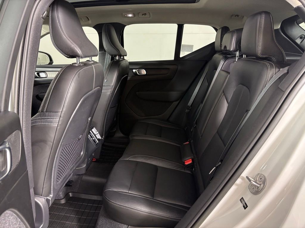 Used 2023 Volvo XC40 B5 Ultimate w/ Protection Package Premier image 35