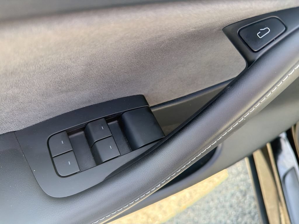Used 2024 Tesla Model Y Long Range RWD image 15