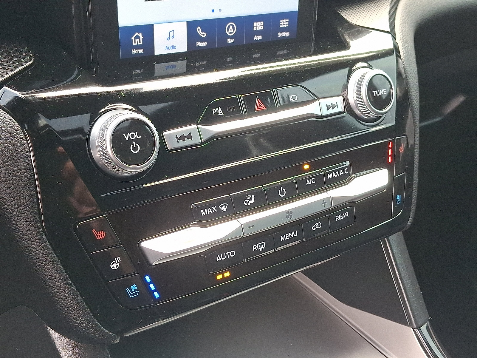 Used 2023 Ford Explorer ST w/ Equipment Group 401A AWD/4WD image 17