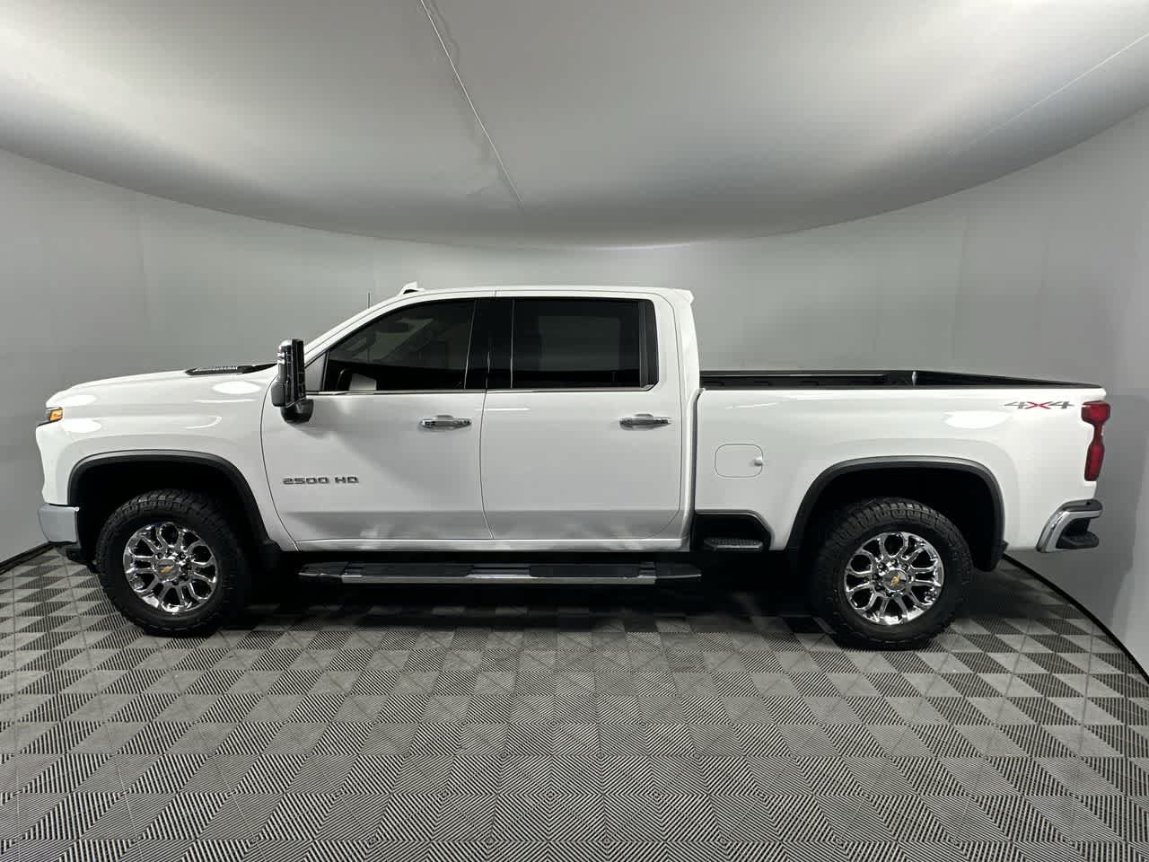 Used 2024 Chevrolet Silverado 2500 LTZ w/ LTZ Convenience Package AWD/4WD image 5
