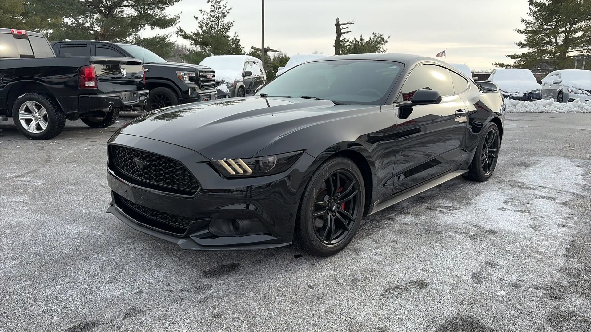 Used 2017 Ford Mustang Coupe image 22