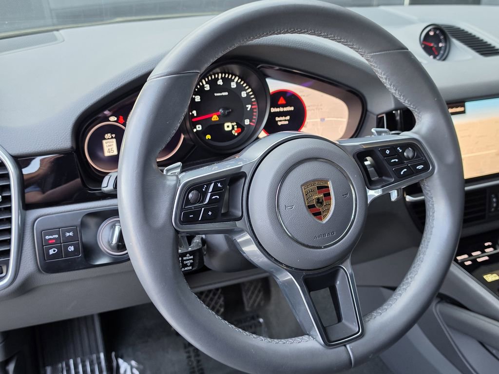 Certified 2023 Porsche Cayenne Platinum Edition image 28