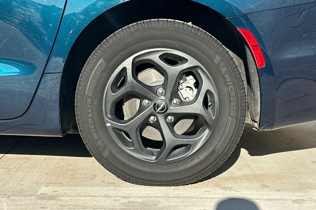 Used 2023 Chrysler Pacifica Touring-L w/ S Appearance Package FWD image 14