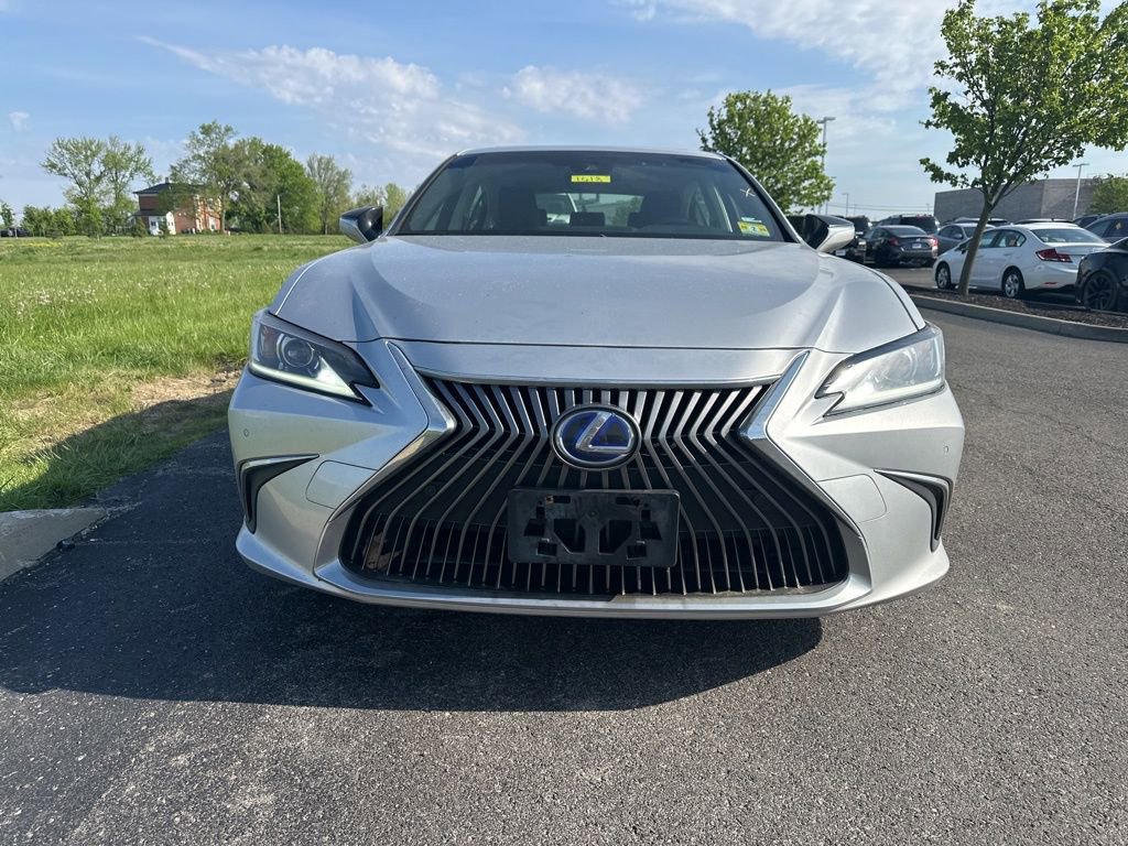 Used 2019 Lexus ES 300h w/ Premium Package FWD image 2