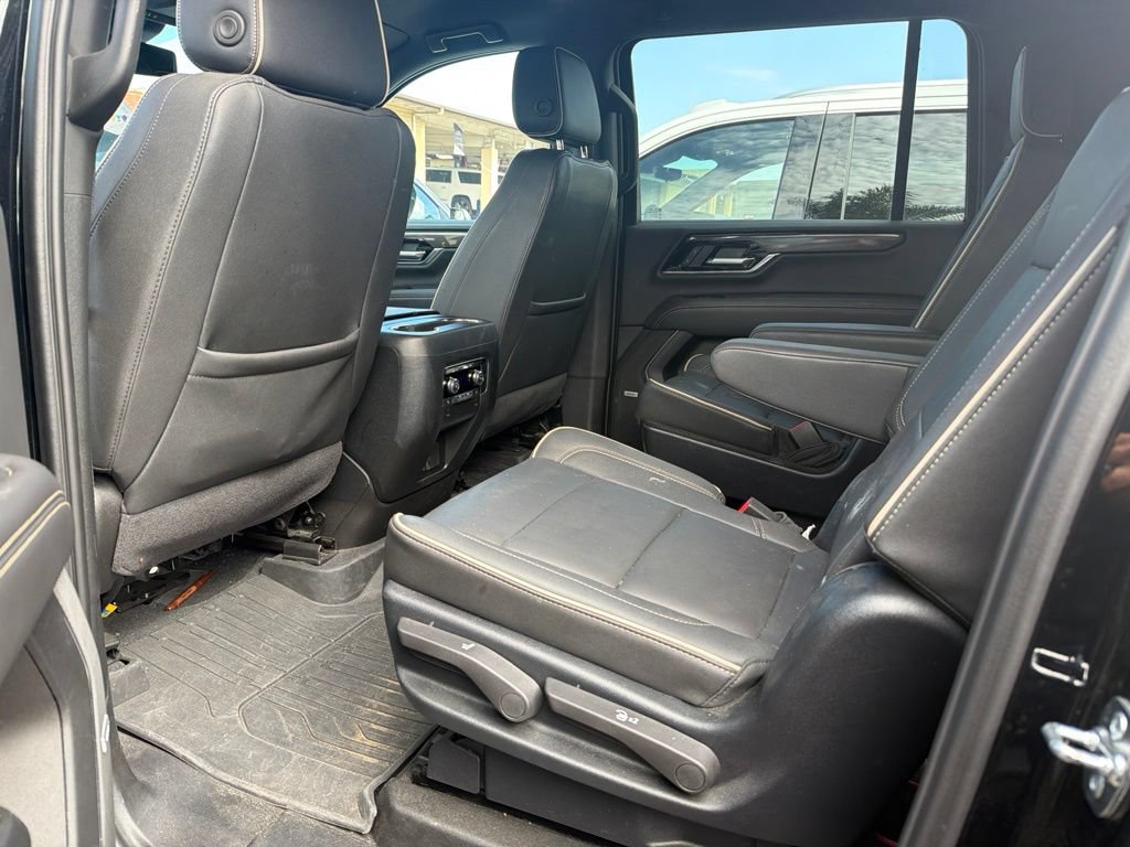 Certified 2025 GMC Yukon XL Elevation w/ LPO, Elevation Black Package AWD/4WD image 8
