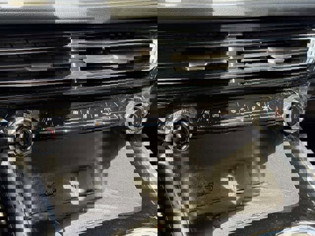 Used 2025 Chevrolet Traverse LT image 28