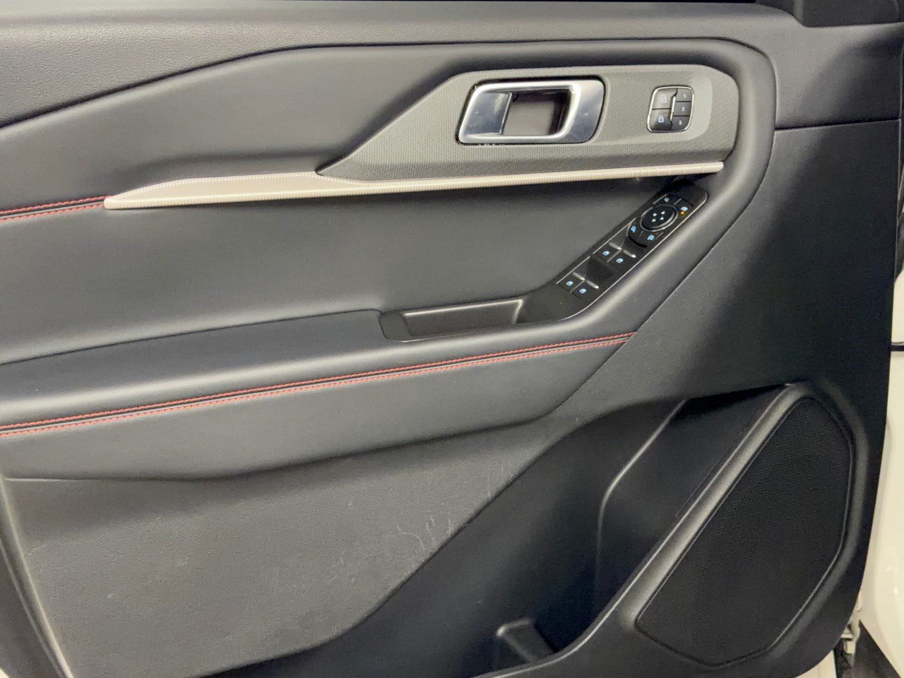 Used 2025 Ford Explorer ST AWD/4WD image 14