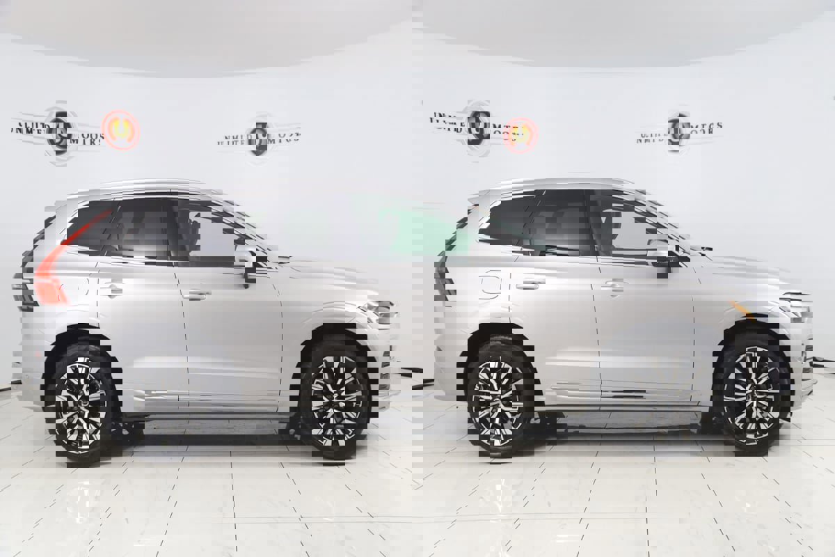 Used 2023 Volvo XC60 B5 Plus image 2