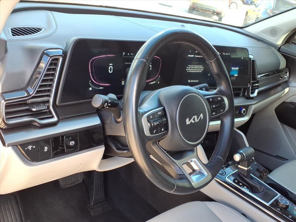 Used 2025 Kia Sportage EX image 13