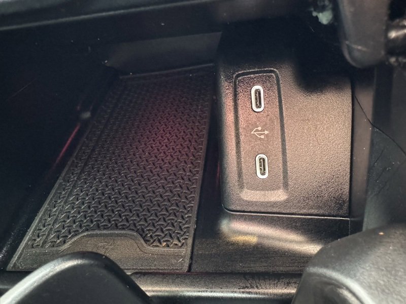 Used 2025 Mercedes-Benz GLC 350e 4MATIC image 34