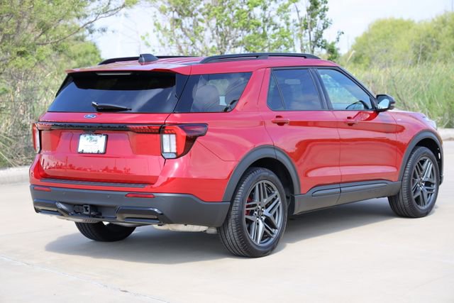Used 2025 Ford Explorer ST-Line w/ Premium Package image 8