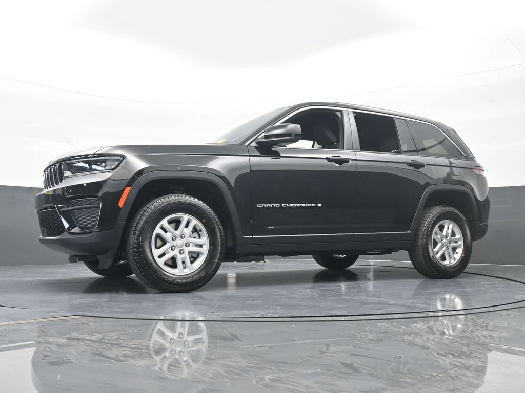 Used 2025 Jeep Grand Cherokee Laredo AWD/4WD image 50