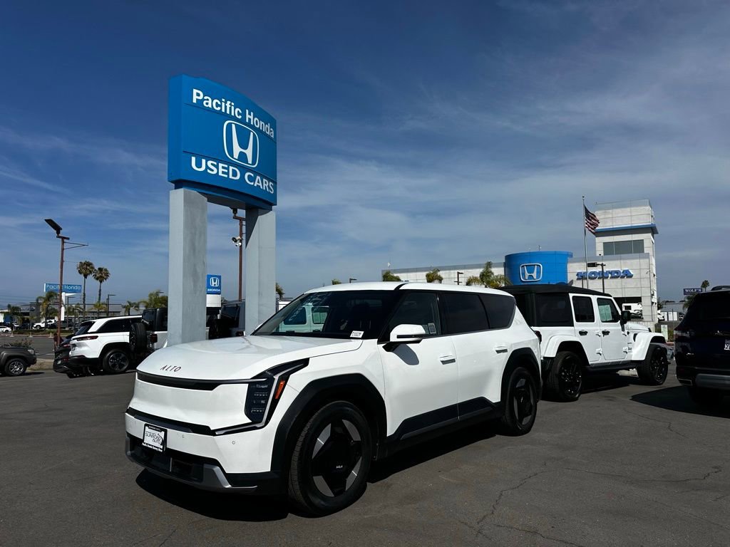 Used 2024 Kia EV9 Light Long Range RWD image 2