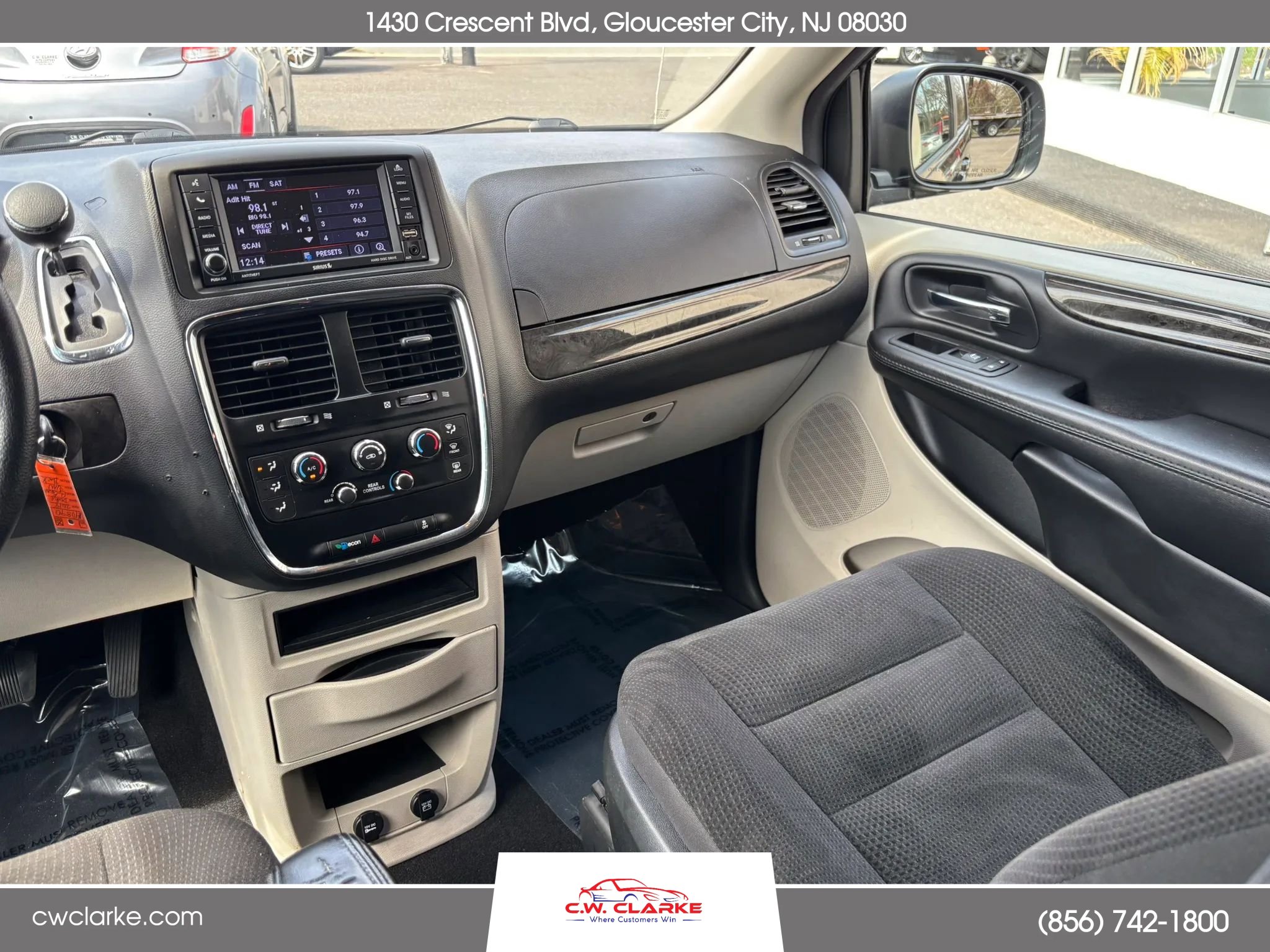 Used 2018 Dodge Grand Caravan SE w/ UConnect Hands-Free Group image 15