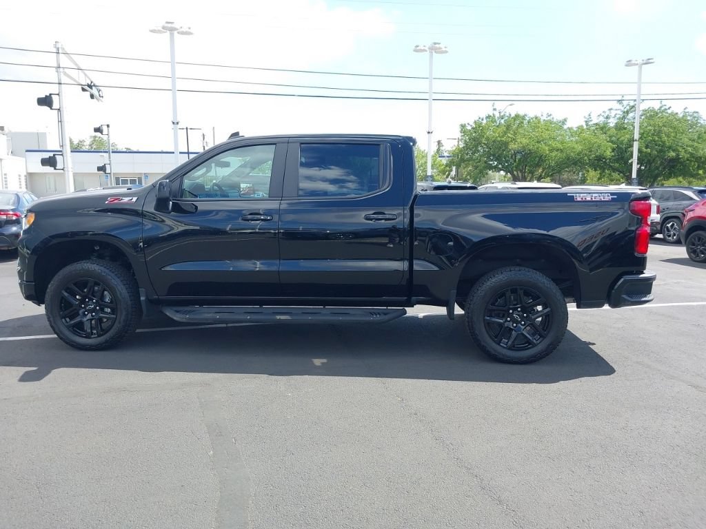 Used 2025 Chevrolet Silverado 1500 LT Trail Boss w/ Convenience Package II AWD/4WD image 4