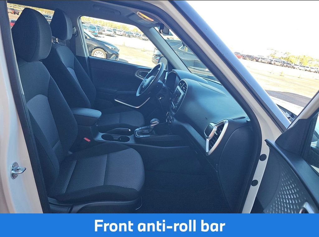 Used 2025 Kia Soul LX w/ LX Technology Package FWD image 6