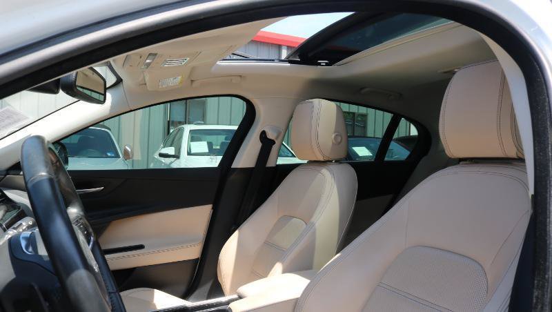 Used 2018 Jaguar XE Prestige RWD image 8