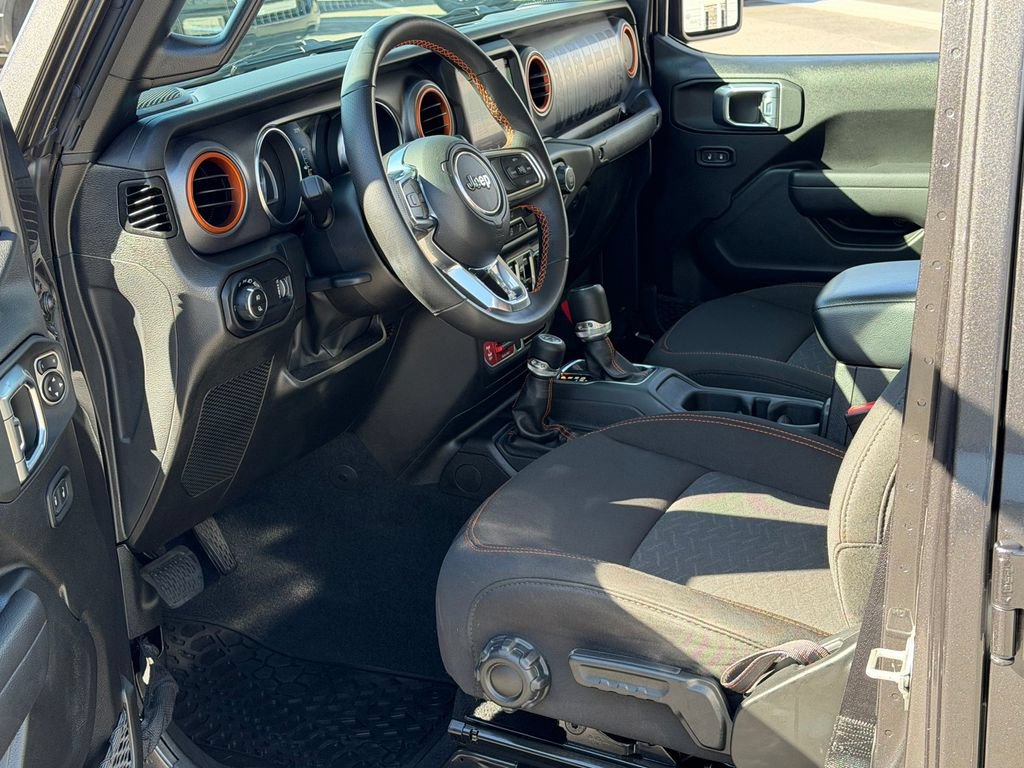 Used 2023 Jeep Gladiator Mojave AWD/4WD image 10