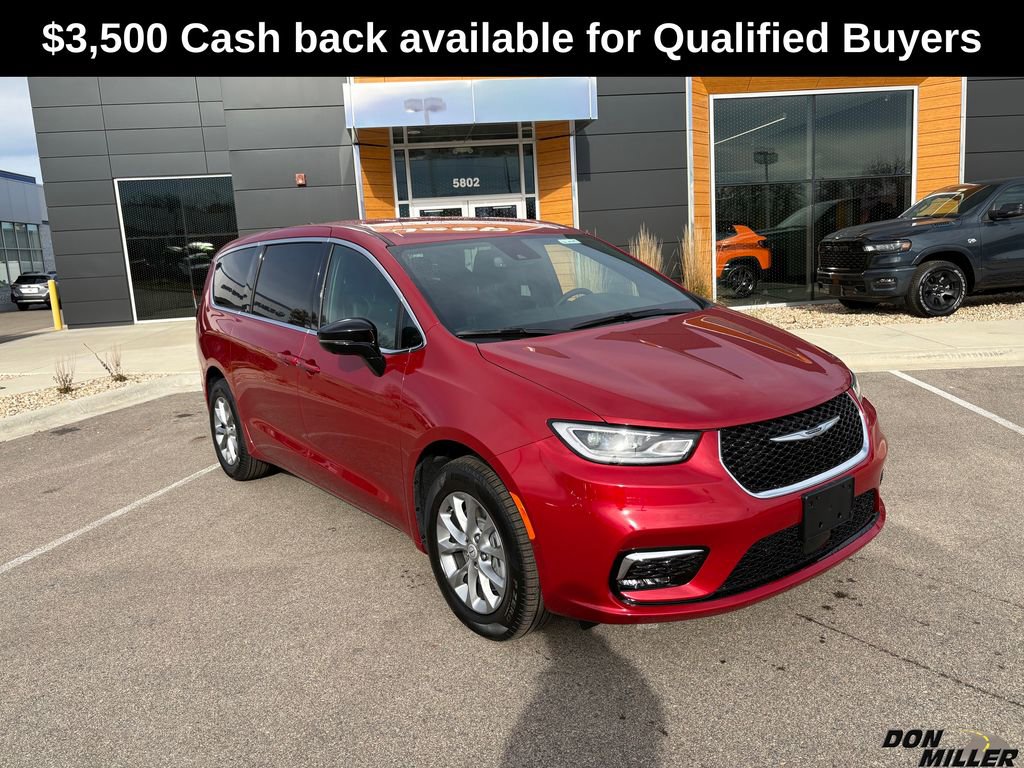 New 2026 Chrysler Pacifica Select