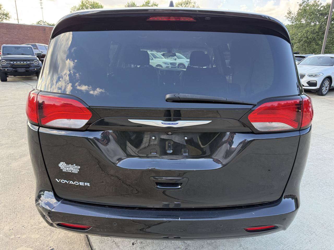Used 2020 Chrysler Voyager LX w/ Cold Weather Group FWD image 4
