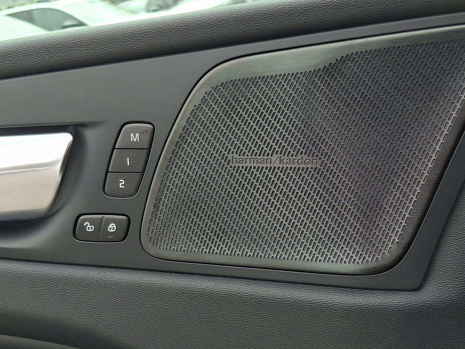 Certified 2023 Volvo XC60 T8 Ultimate image 25