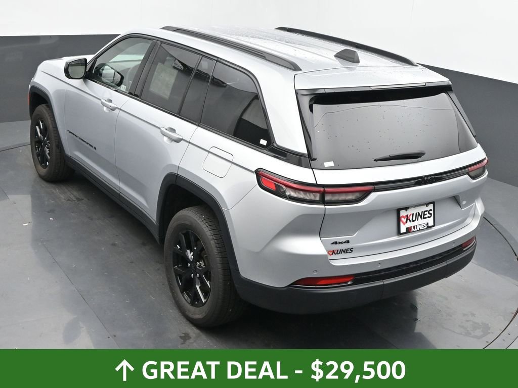 Used 2024 Jeep Grand Cherokee Altitude image 43