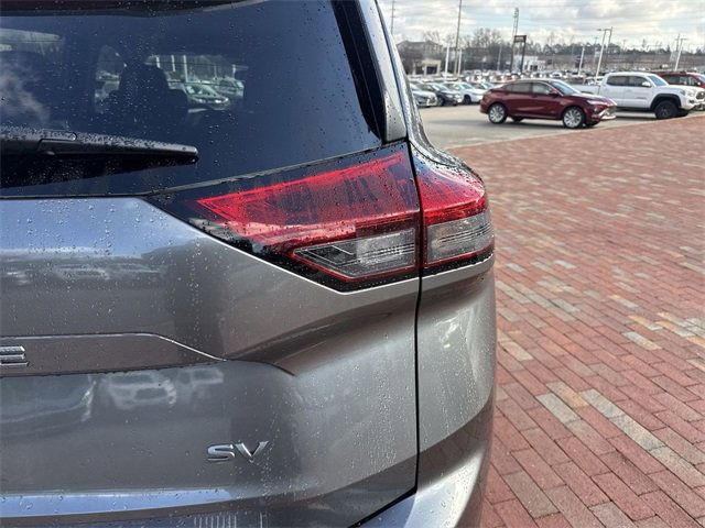 Used 2024 Nissan Rogue SV w/ SV Premium Package image 11