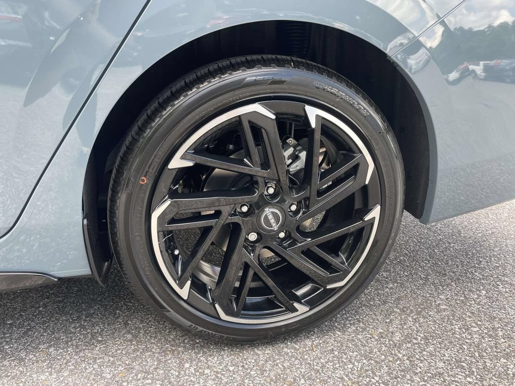 New 2026 Nissan Sentra SR w/ Floor Mat Package FWD image 7