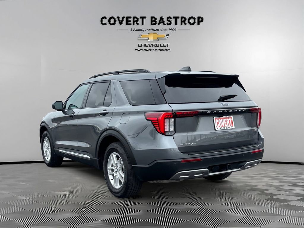 Used 2025 Ford Explorer Active w/ Active Comfort Package RWD image 5