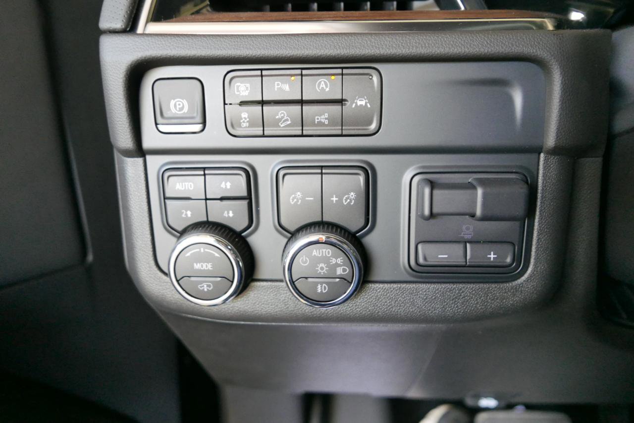 Used 2025 Chevrolet Suburban High Country AWD/4WD image 18