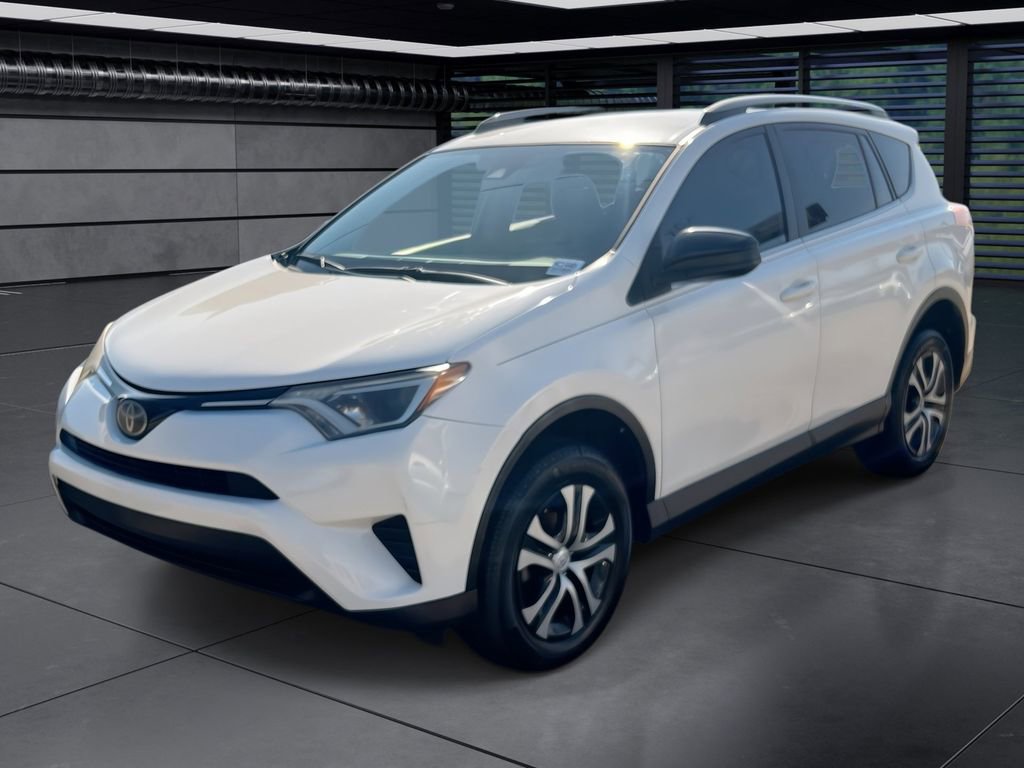 Used 2018 Toyota RAV4 LE image 1