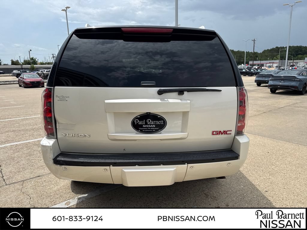 Used 2014 GMC Yukon Denali RWD image 10