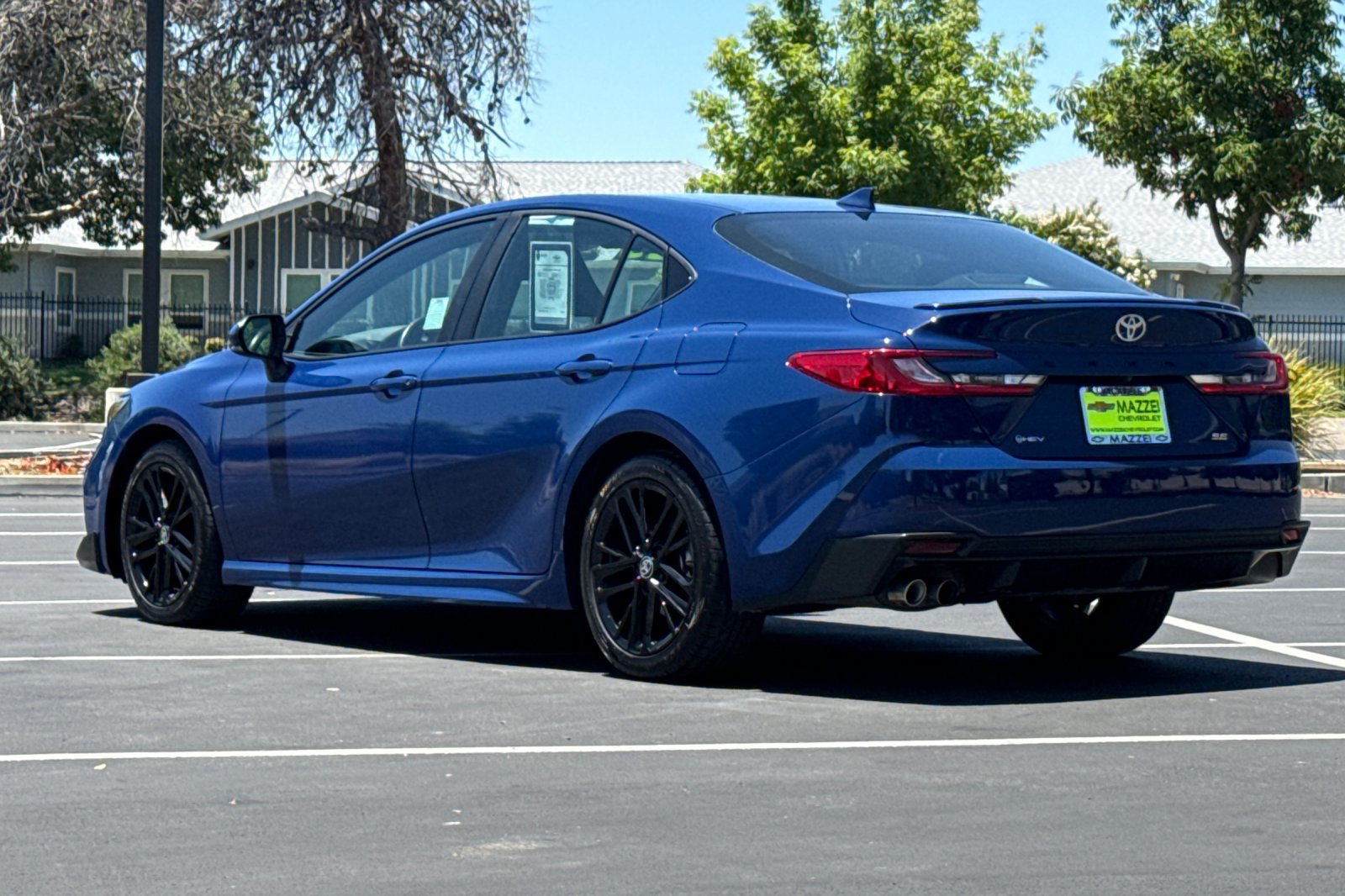 Used 2025 Toyota Camry SE FWD image 3