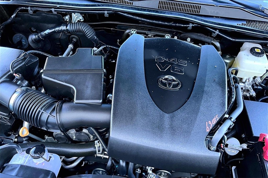 Certified 2023 Toyota Tacoma TRD Off-Road image 32