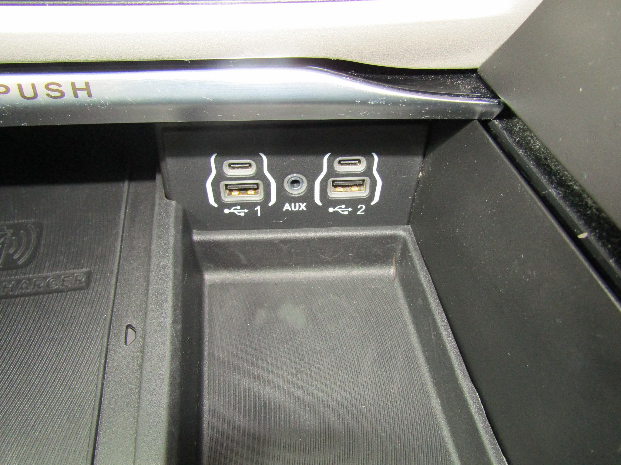 Used 2023 Chrysler Pacifica Limited image 37