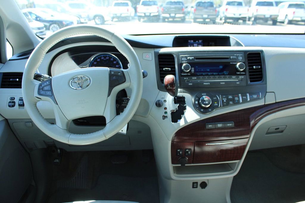 Used 2012 Toyota Sienna XLE image 16