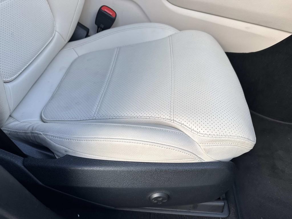 Used 2023 Mercedes-Benz GLC 300 image 12