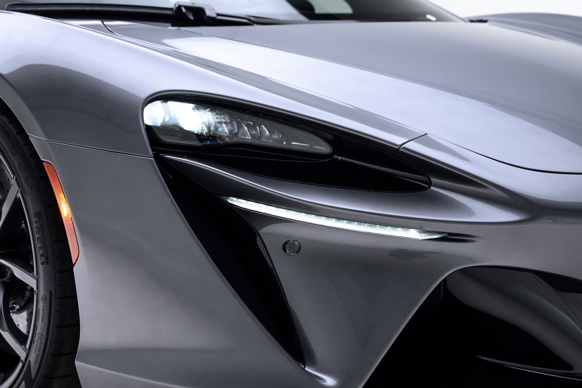 Used 2023 McLaren Artura image 16