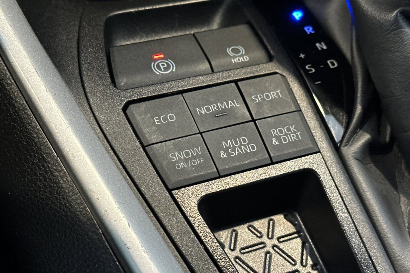 Used 2025 Toyota RAV4 LE image 33