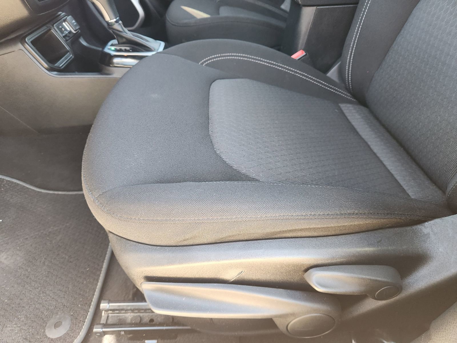 Used 2021 Jeep Renegade Latitude FWD image 24