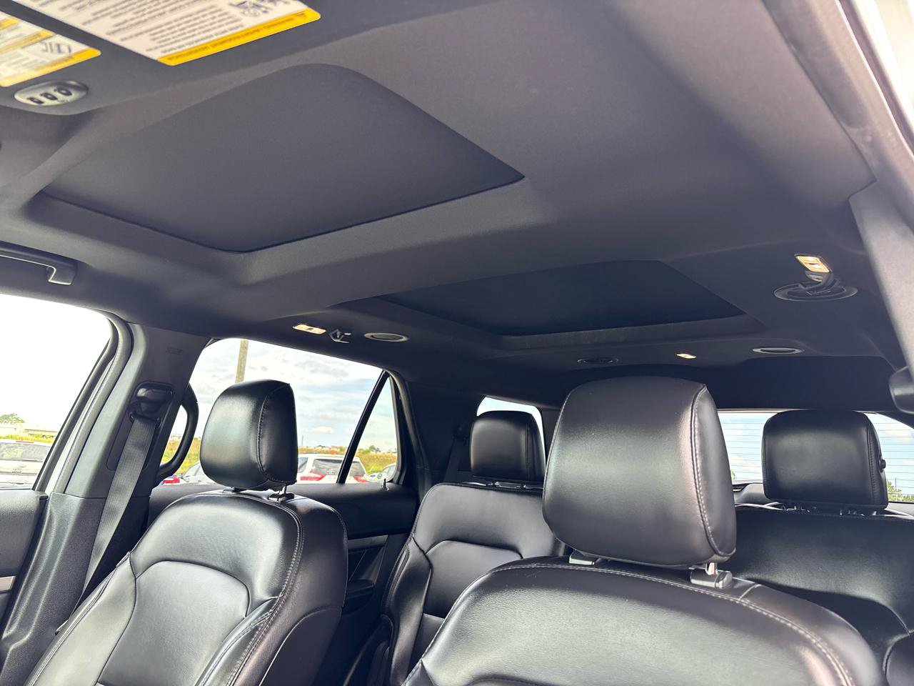 Used 2019 Ford Explorer XLT w/ Equipment Group 202A AWD/4WD image 18