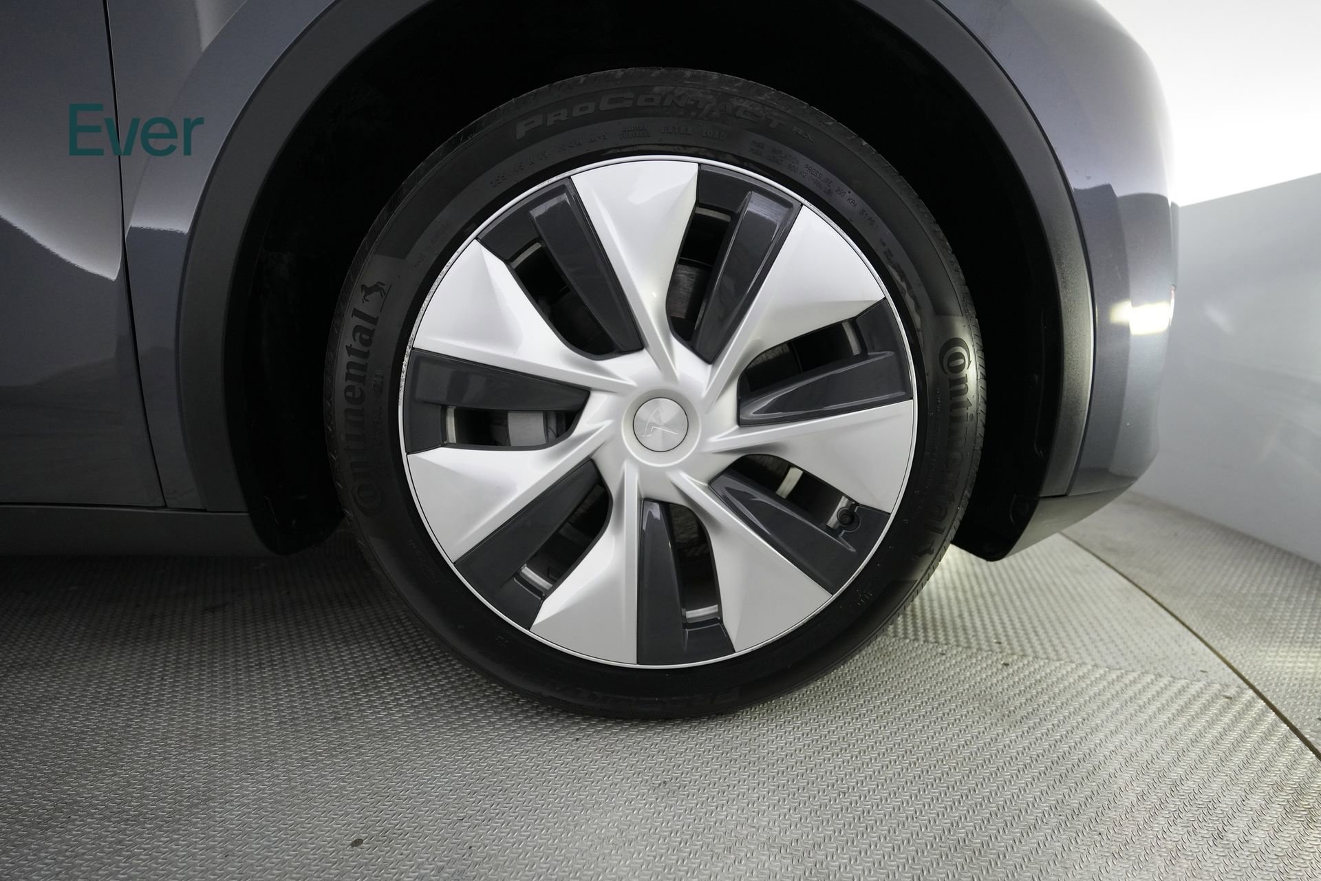 Used 2023 Tesla Model Y 2WD image 22
