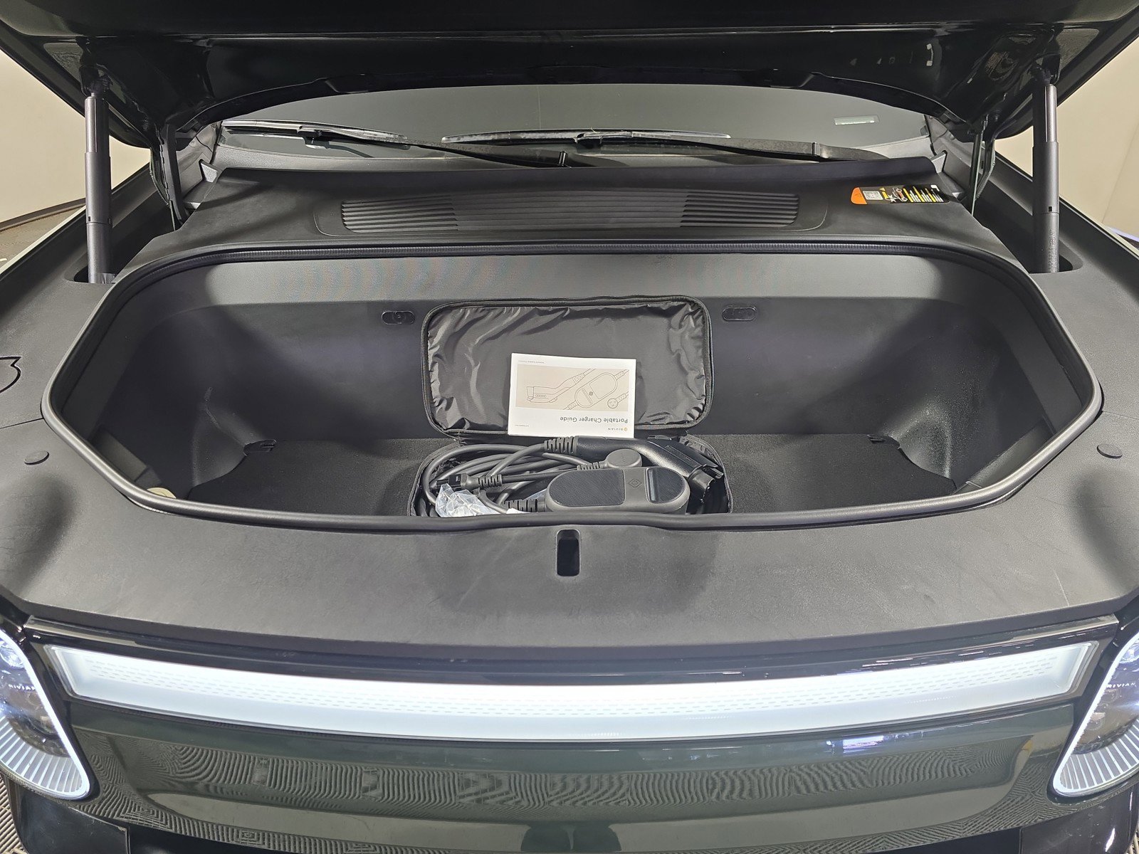 Used 2022 Rivian R1T Launch Edition image 14